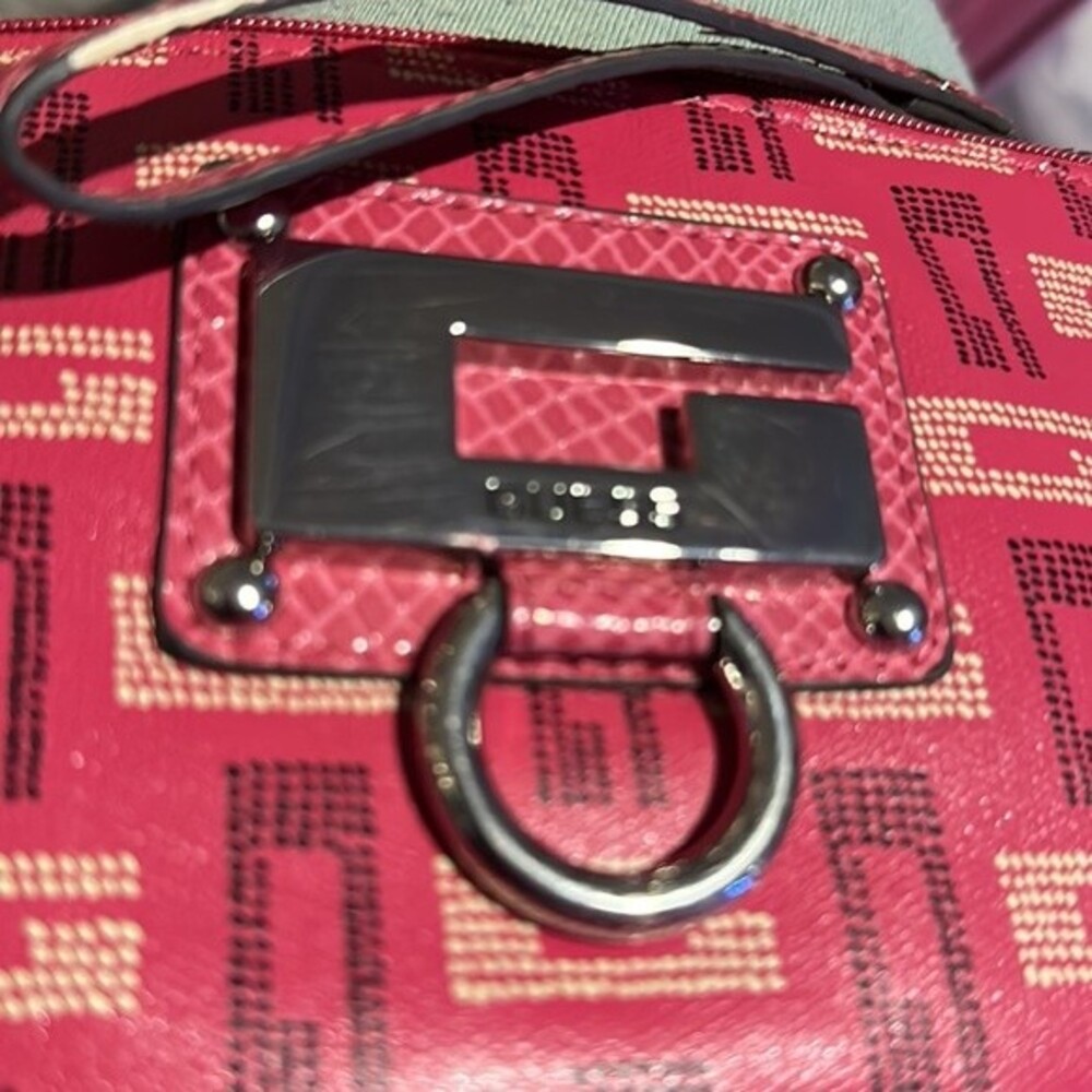GUESS 3-Credit Slot Wristlet